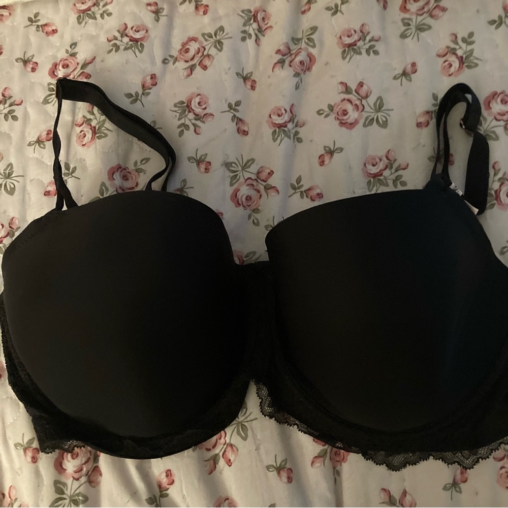 NWT Victorias Secret Black Lace Trim T-Shirt Bra